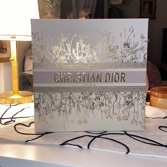 Dior Mother’s Day Gift Box Limited Edition - Picture 3 of 11